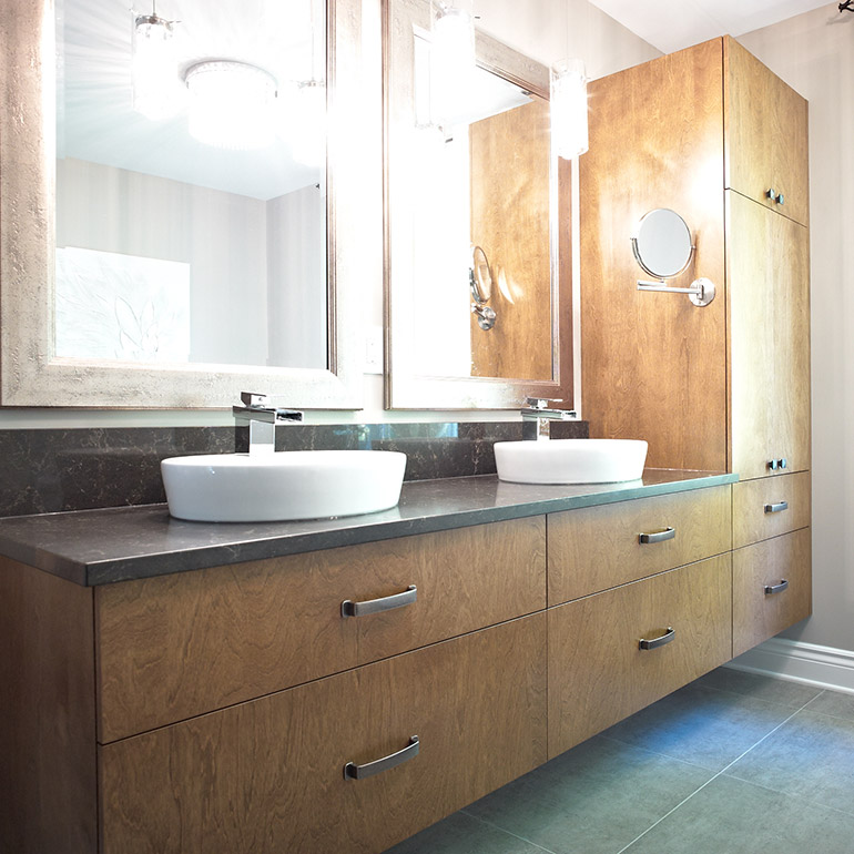 Cuisines Beauregard |Contemporary style master bathroom in wood veneer